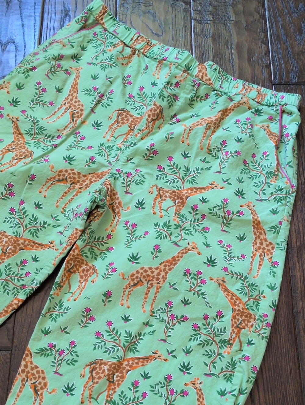 PRINTFRESH I Sage Green Grazing Giraffes Print Cropped Cotton Pajama Pants, M